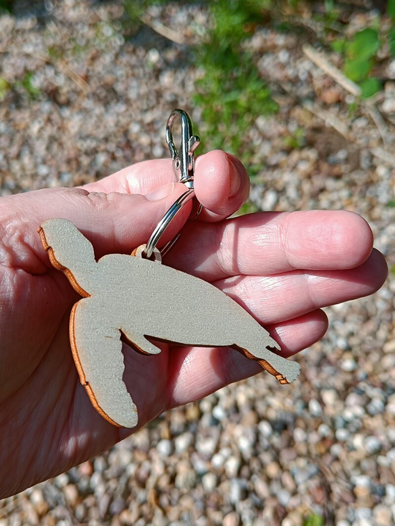 Back of wooden sea turtle keyring