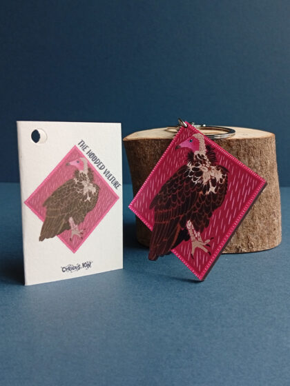 Diamond shaped keyring made from sustainably sourced wood, UV printed with rich hooded vulture design. Next to complimenting fun fact mini card.