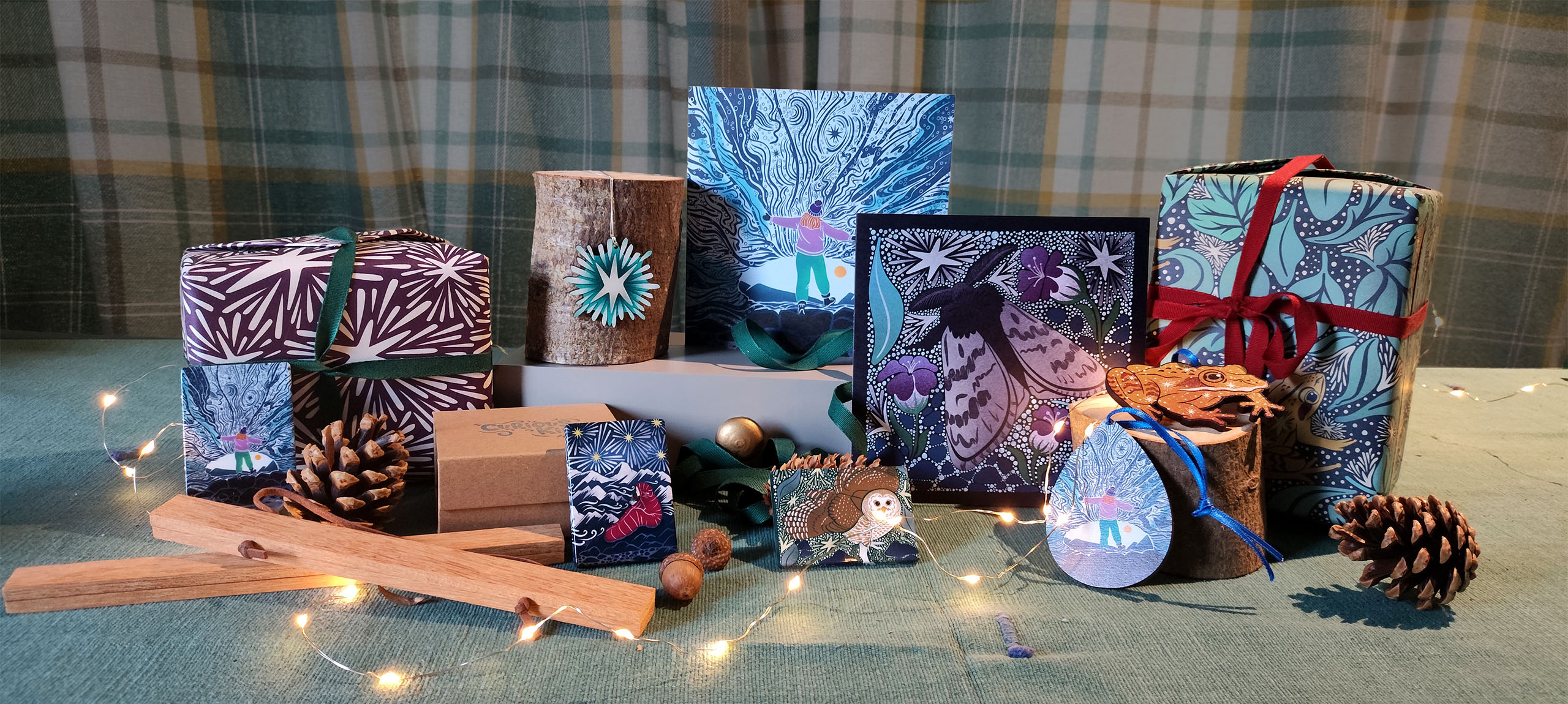 CuriousKin_HeroChristmas_card_wrap_magnet_decs_necklce